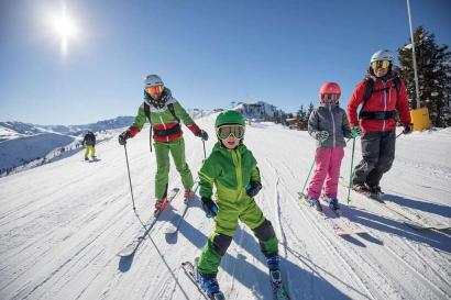 Skifahren-Kinder-Familie-Ski-Juwel-Alpbachtal-Wildschoenau-low.jpg